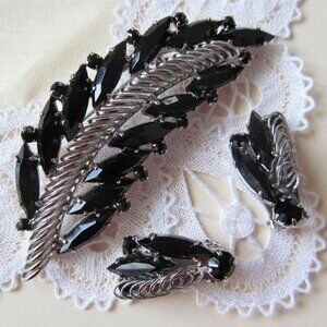 1960-s BIG VINTAGE BLACK MARQUISE CRYSTALS  FEATHER BROOCH AND CLIPS